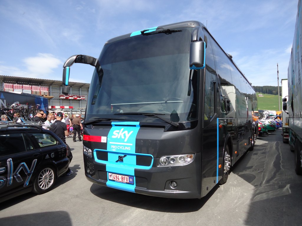 Volvo 9700 de l'quipe Sky Cycling Pro photographi au Tour de Romandie 2012