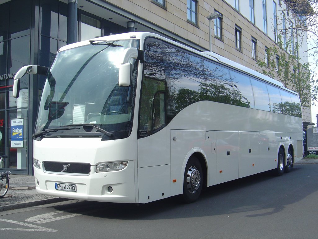 Volvo 9700  Wirths Konferenzmobilvermietung , 43 Sitzpltze, 24 davon an 6 Tischen zu je 4 Personen, 25.04.2012 Magdeburg