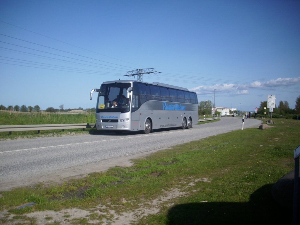 Volvo 9900 von Ramkvillabuss aus Schweden in Mukran am 19.05.2012