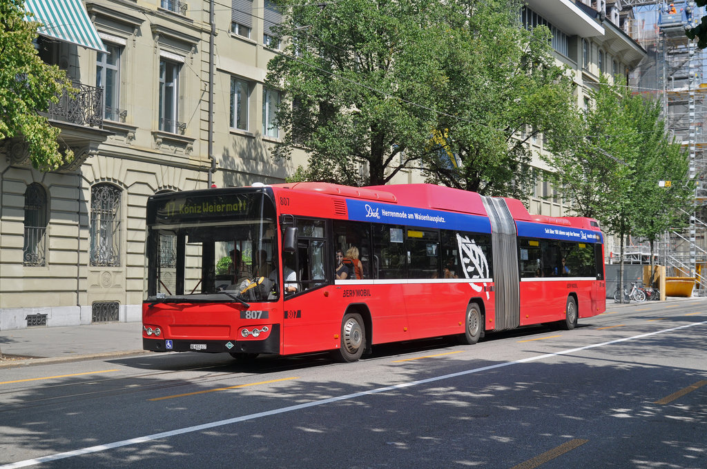 Volvo Bus 807, auf der Linie 17, fährt durch die Bundesgase. Die Aufnahme stammt vom 25.08.2017.