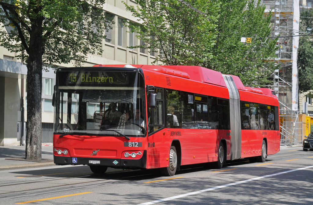 Volvo Bus 812, auf der Linie 19, fährt durch die Bundesgase. Die Aufnahme stammt vom 25.08.2017.