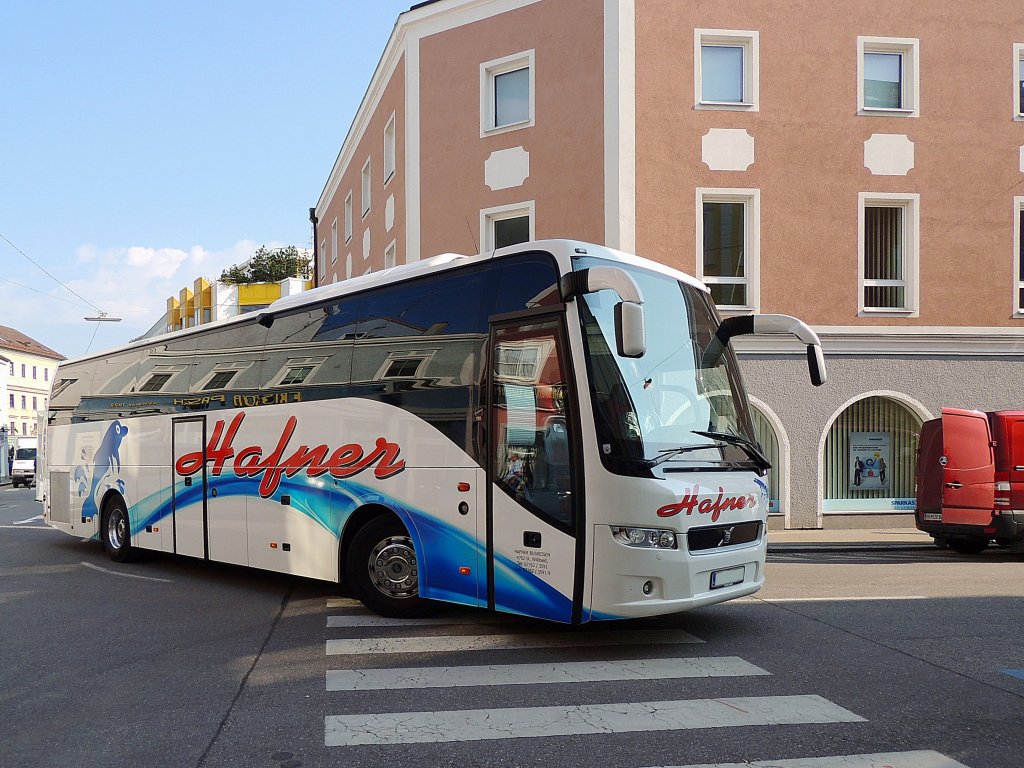 VOLVO-Bus von Hafner-Busreisen dreht in Ried eine Runde; 130719