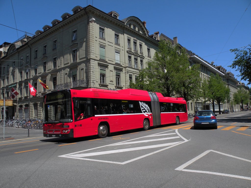 Volvo Bus mit der Betriebsnummer 803 auf der Linie 10 in der Bundesgasse in Bern. Die Aufnahme stammt vom 18.05.2011.