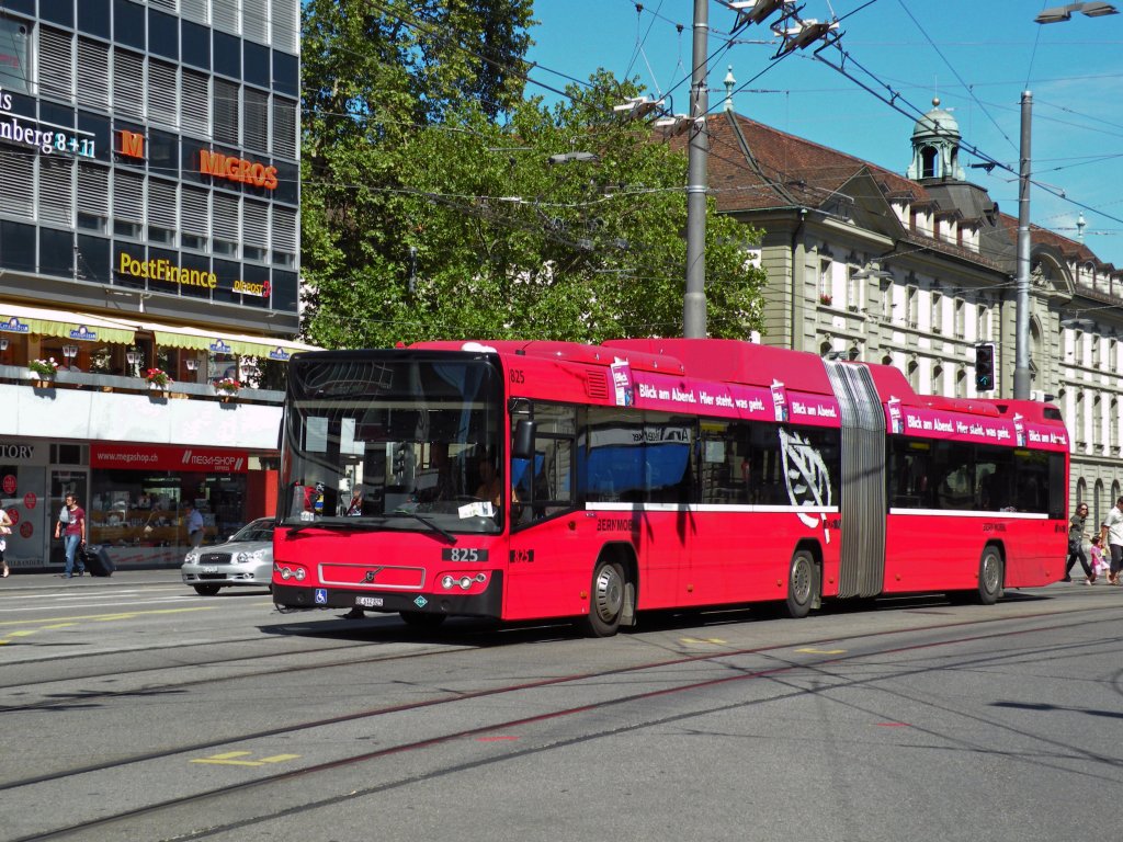 Volvo Bus mit der Betriebsnummer 825 auf der Linie 12 beim Bubenbergplatz. Die Aufnahme stammt vom 26.08.2010.