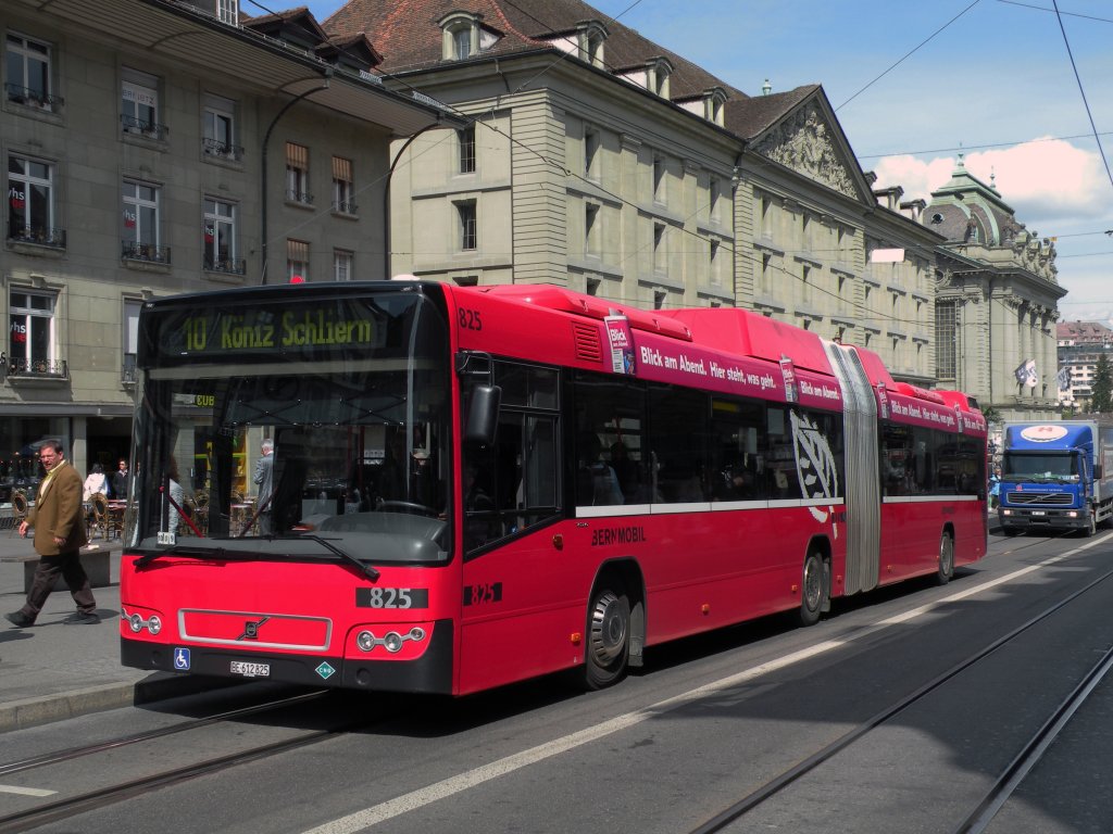 Volvo Bus mit der Betriebsnummer 825 auf der Linie 10 in der Altstadt von Berm. Die Aufnahme stammt vom 14.04.2011.
