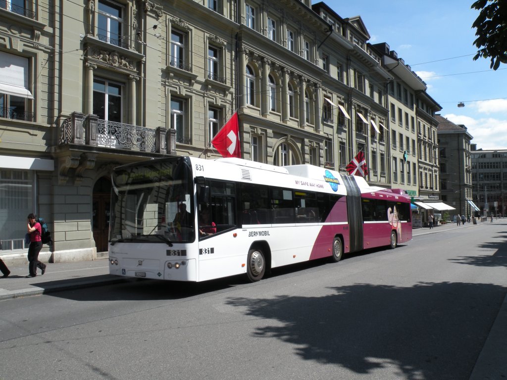 Volvo Bus mit der Betriebsnummer 831 mir Vollwerbung auf der Linie 17 Richtung Bahnhof Bern. Die Aufnahme stammt vom 04.06.2010.