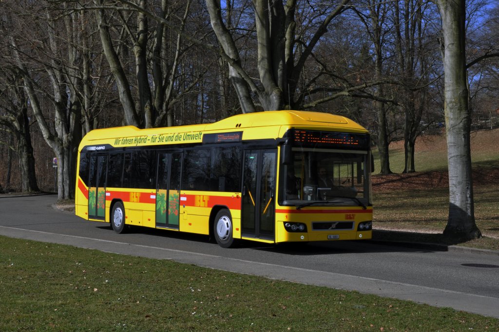 Volvo Hybrid Bus mit der Betriebsnummer 1 auf der Linie 37 fhrt zur Haltestelle Jakobsberg. Die Aufnahme stammt vom 12.03.2012.