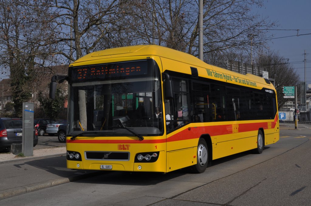 Volvo Hybrid Bus mit der Betriebsnummer 1 auf der Linie 37 an der Haltestelle St. Jakob. Die Aufnahme stammt vom 13.03.2012.