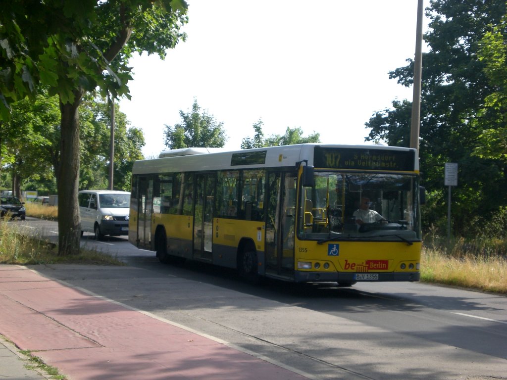 Volvo V7000 auf der Linie 107 nach S-Bahnhof Hermsdorf an der Haltestelle Nordend-Arena.