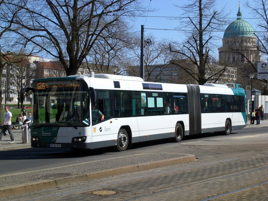 Volvo V7700 auf der Linie 605 nach Wissenschaftspark Golm an der Haltestelle Platz der Einheit/West.