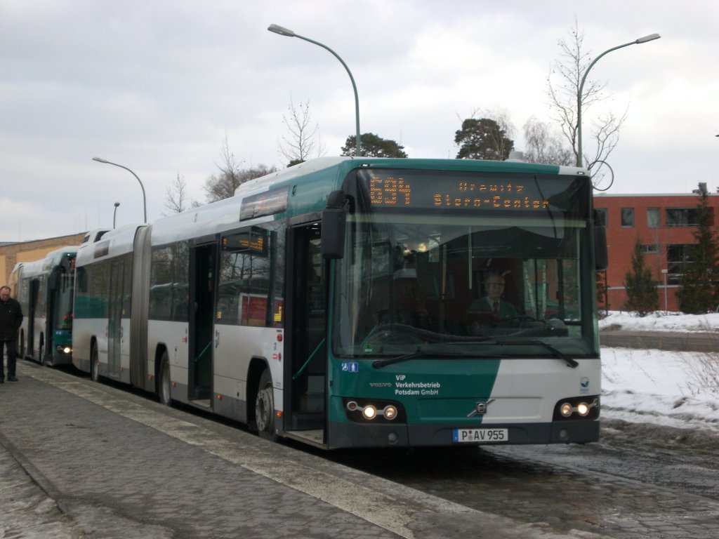 Volvo V7700 auf der Linie 694 nach Drewitz Stern-Center/Nuthestrae am S-Bahnhof Griebnitzsee.