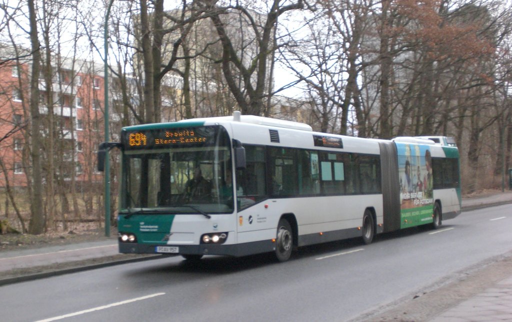 Volvo V7700 auf der Linie 694 nach Drewitz Stern-Center/Gerlachstrae an der Haltestelle Drewitz Chopinstrae.