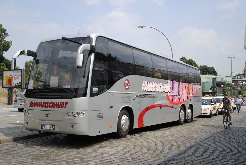 Volwo Reisebus, im Hamburg/Landungsbrcken am 01.08.2010.