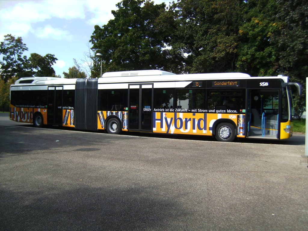 Vorstellung eines der drei neuen Hybridbusse der SSB (Bild: Pragsattel).