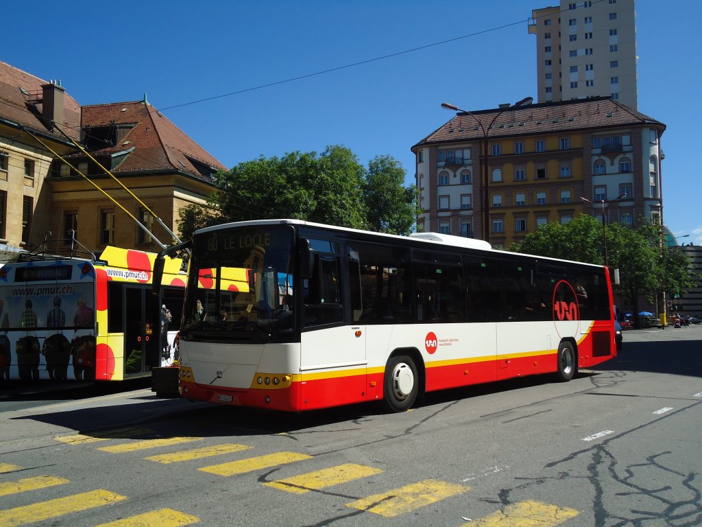 VR La Chaux-de-Fonds - Nr. 272/NE 114'472 - Volvo am 11. Juli 2011 beim Bahnhof La Chaux-de-Fonds