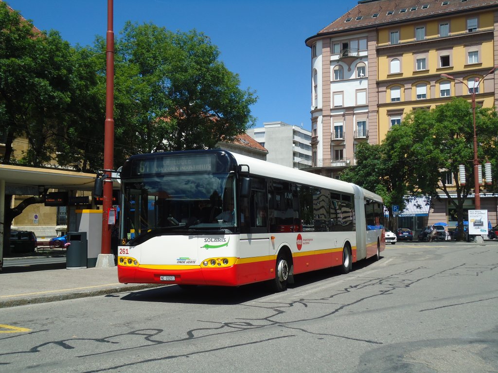 VR La Chaux-de-Fonds - Nr. 261/NE 20'261 - Solaris am 11. Juli 2011 beim Bahnhof La Chaux-de-Fonds