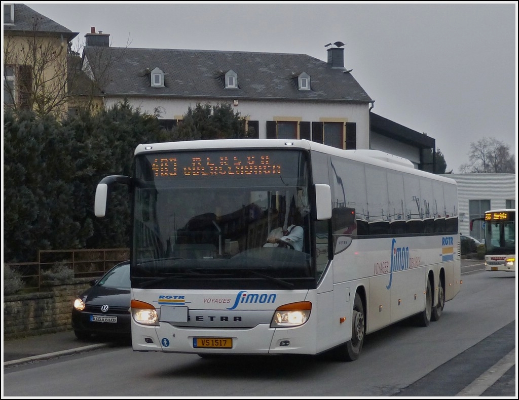 (VS 1517)  Setra S 419 UL des Busunternehmens Simon aus Diekirch verlsst die Bushaltestelle am Bahnhof Mersch.  08.04.2013