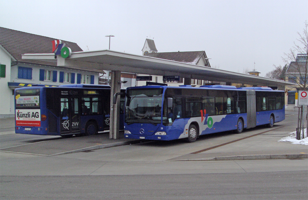 VZO-Mercedes Citaro NR.29 beim Busbahnhof in Oetwil am 30.1.11