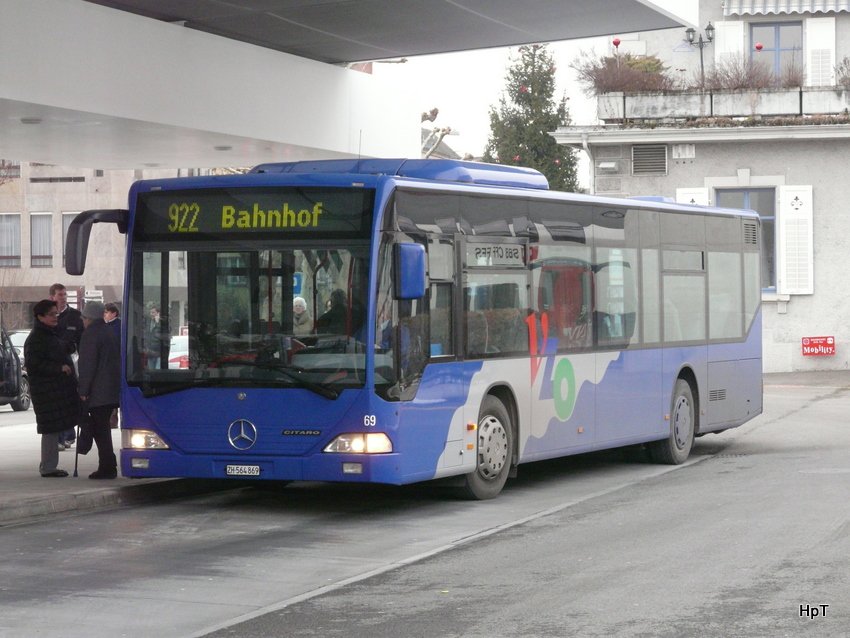 VZO - Mercedes Citaro Nr.69 ZH 564869 unterwegs auf der Linie 922 bei den Bushaltestellen beim Bahnhof Meilen am 16.01.2010