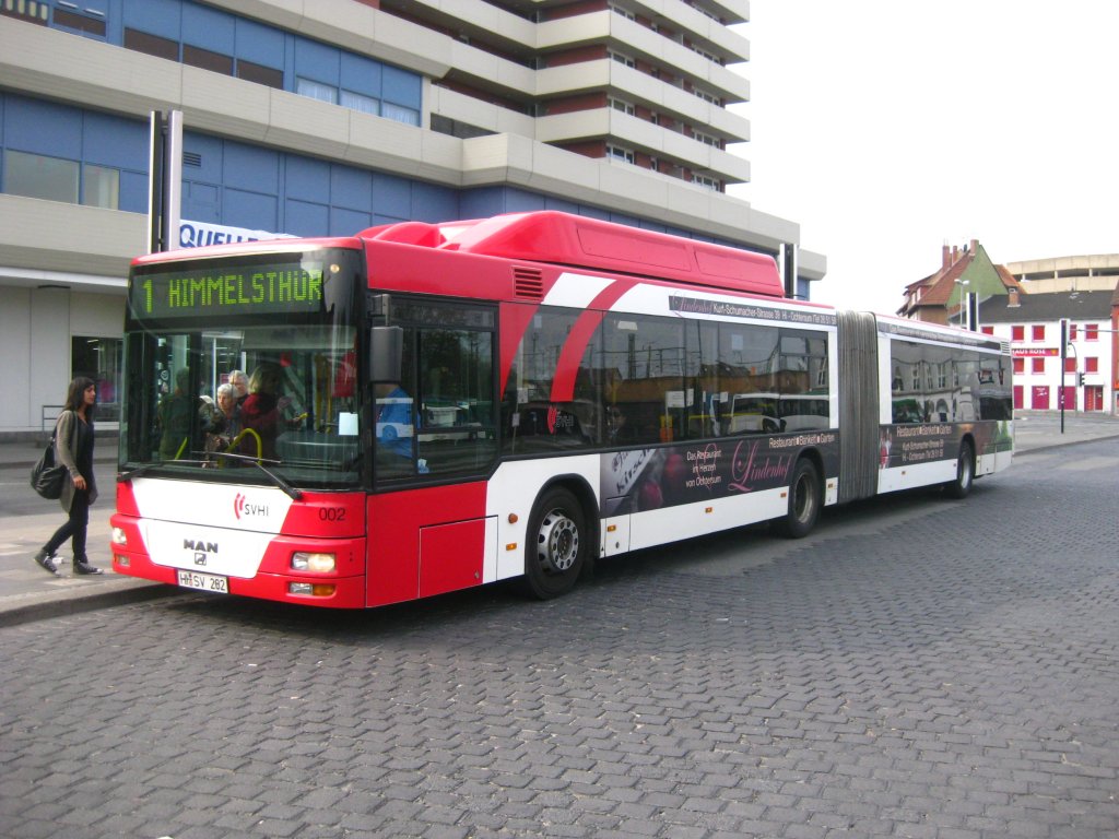 Wagen 002 (HI-SV 202) der Stadtverkehr Hildesheim GmbH im April 2010 am ZOB in Hildesheim.