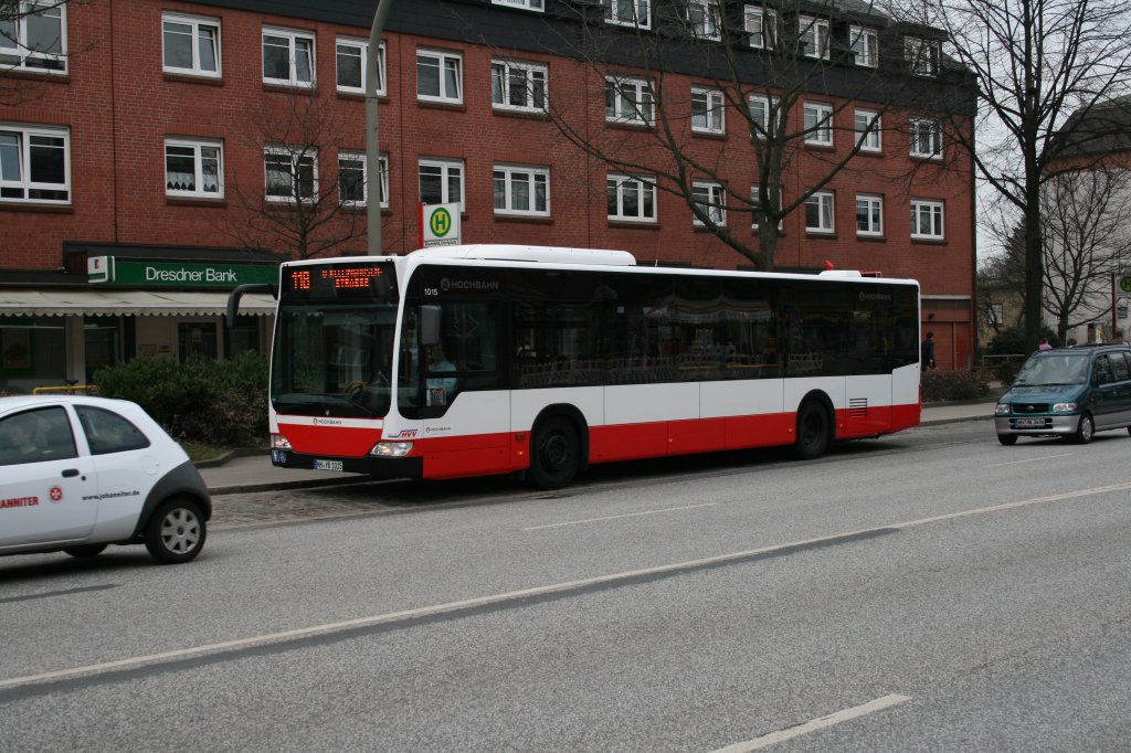 Wagen 1015 am 26.03 in bramfeld, dorfplatz gerade angekommen aus Wandsbek Gartenstadt zur weiterfahrt nach Kellinghusenstr auf der Linie 118.