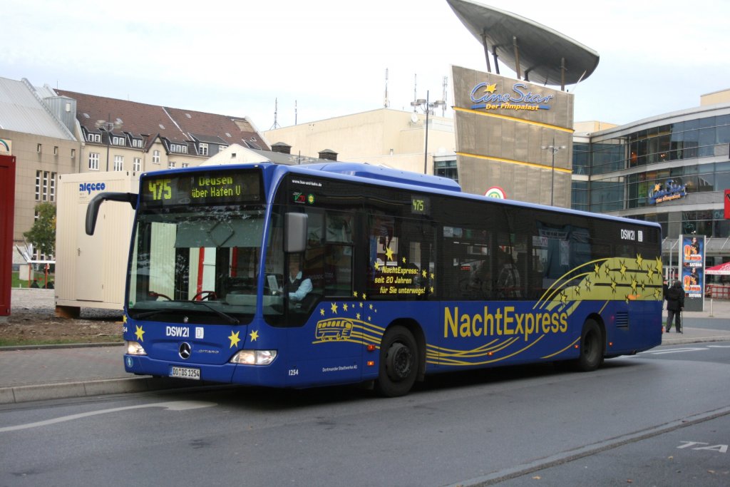 Wagen 1254 (DO SW 1254) mit Werbung fr den Nachtexpress Dortmund auf den weg nach Deusen.
31.10.2009 