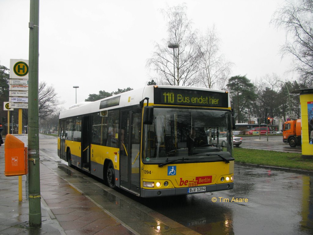 Wagen 1394 (Volvo EN 02) im Januar 2012 auf der Linie 110 am U-Bahnhof Oskar-Helene-Heim.