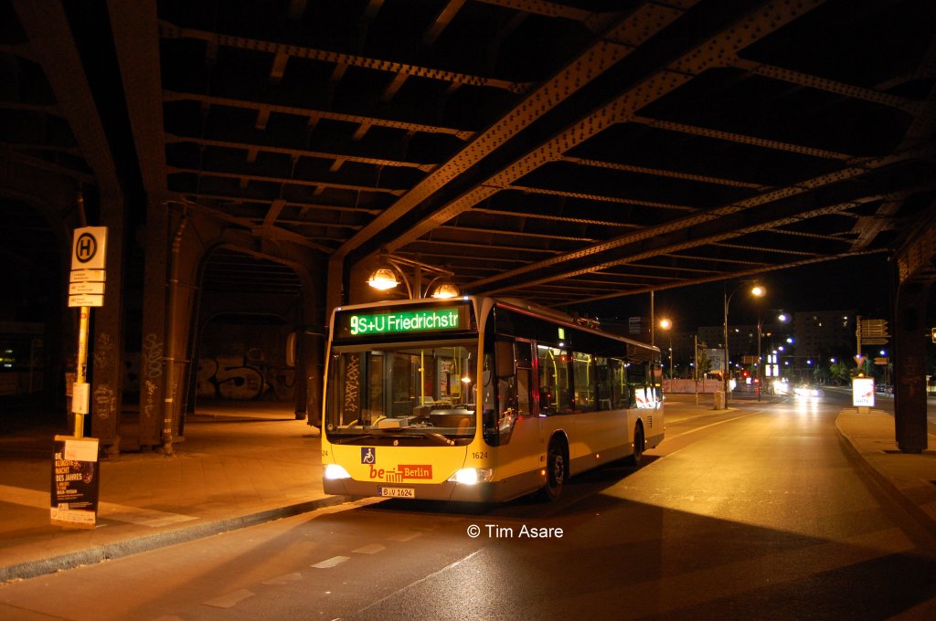 Wagen 1624 (MB Citaro O530 / MB EN06) im Juni 2012 auf der letzten fahrt der Linie 9 der Langen Nacht der Wissenschaften 2012 am S+U Bahnhof Jannowitzbrcke.