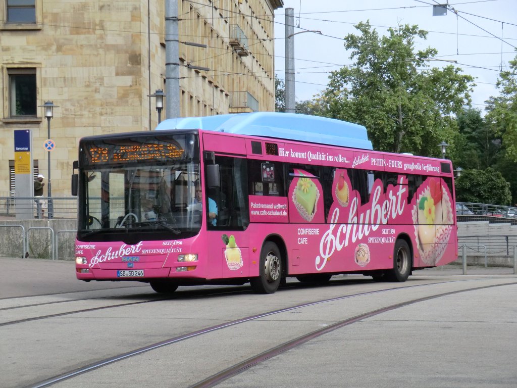 Wagen 246 der Saarbahn bedient am 27.8.10 die Linie 128 zur Ruhtte am Hbf.