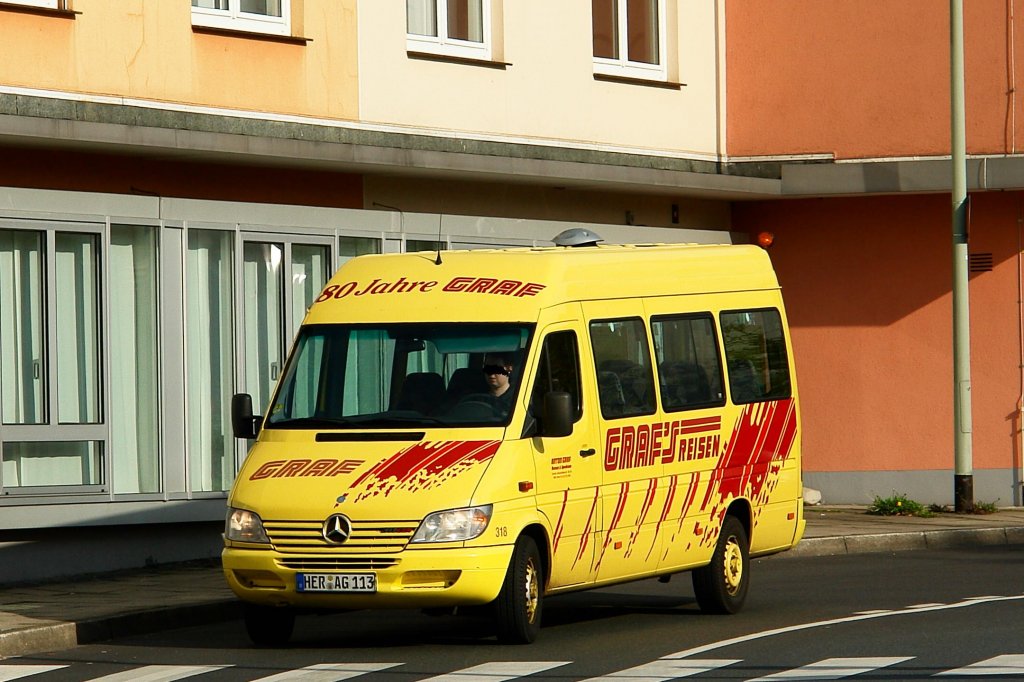 Wagen 318 (HER AG 113) aufgenommen am ZOB Hattingen Mitte am 18.10.2008.