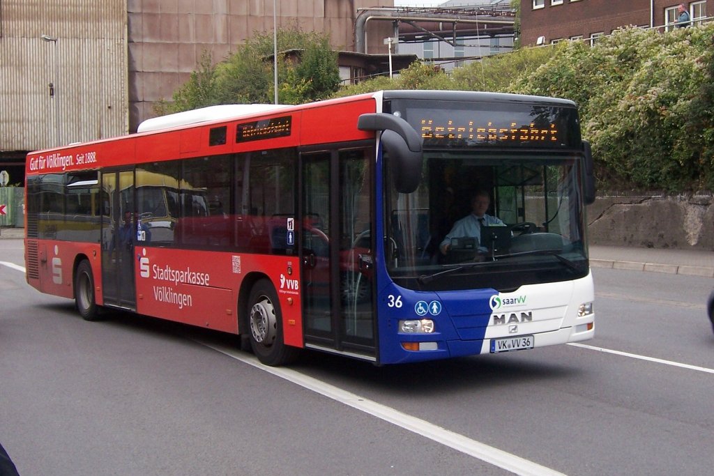 Wagen 36 der VVB, ein MAN LC NL283, im September 2012 am Hauptbahnhof.