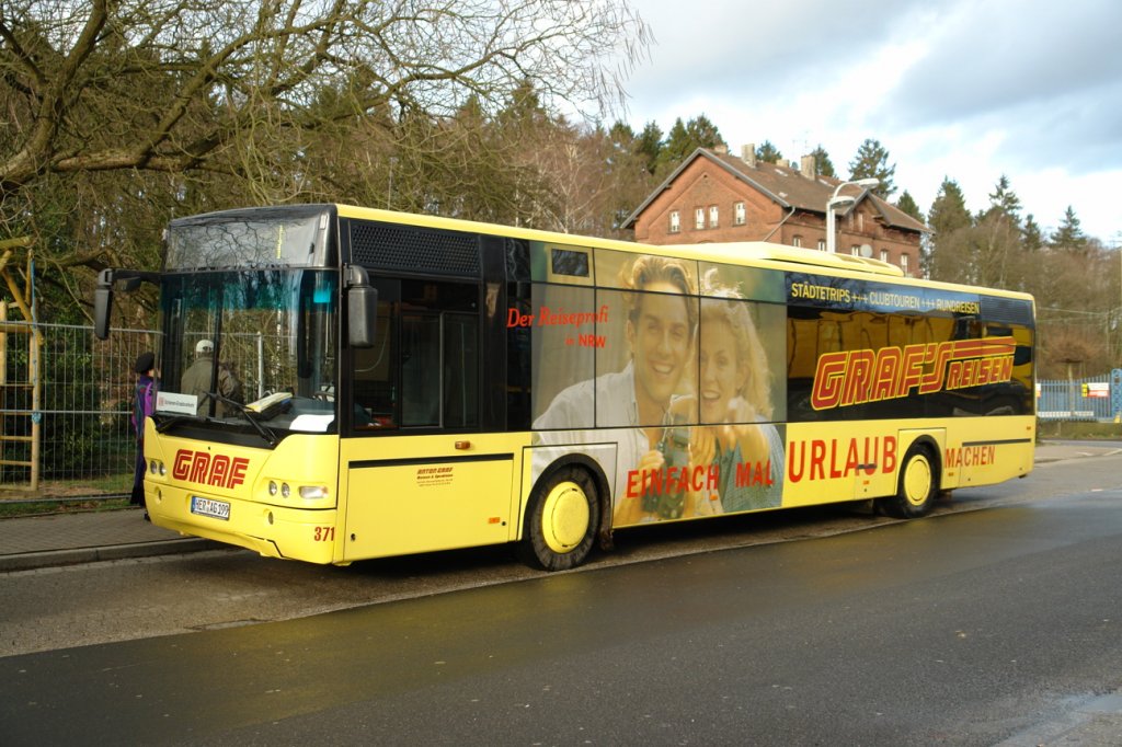 Wagen 371 (HER AG 199) hier am Bf Ratingen Hsel am 21.1.2007 auf SEV nach Essen Kettwig.