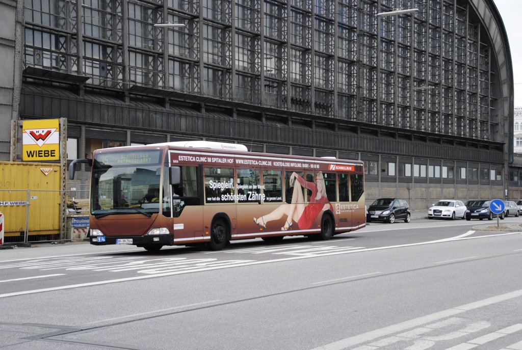 WG 6114, von Typ Citaro auf der Linie 35 zum Rathausmarkt in Hamburg, am 01.08.2010