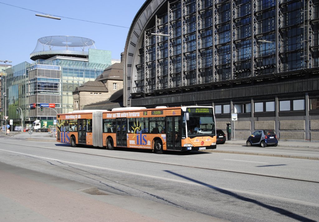 WG 7023, von Typ Citaro I fhrt am 19.07.10 am Hauptbahnhof in Hamburg