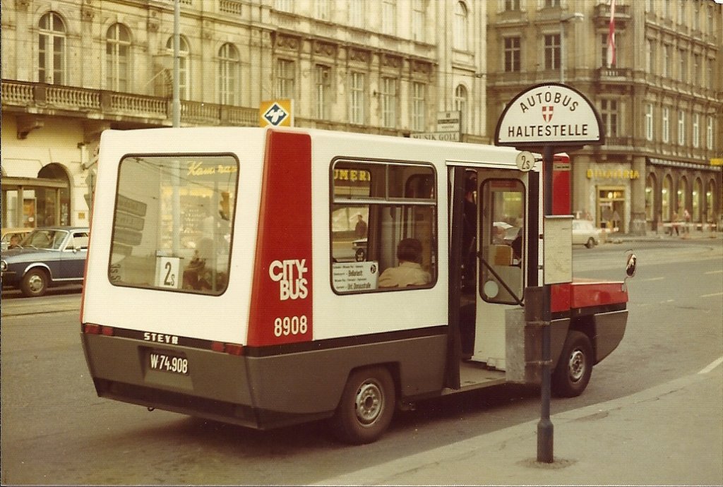 Wien WVB Buslinie 2S (Steyr City-Bus 8908) Babenbergerstrasse / Burgring am 1. Mai 1976