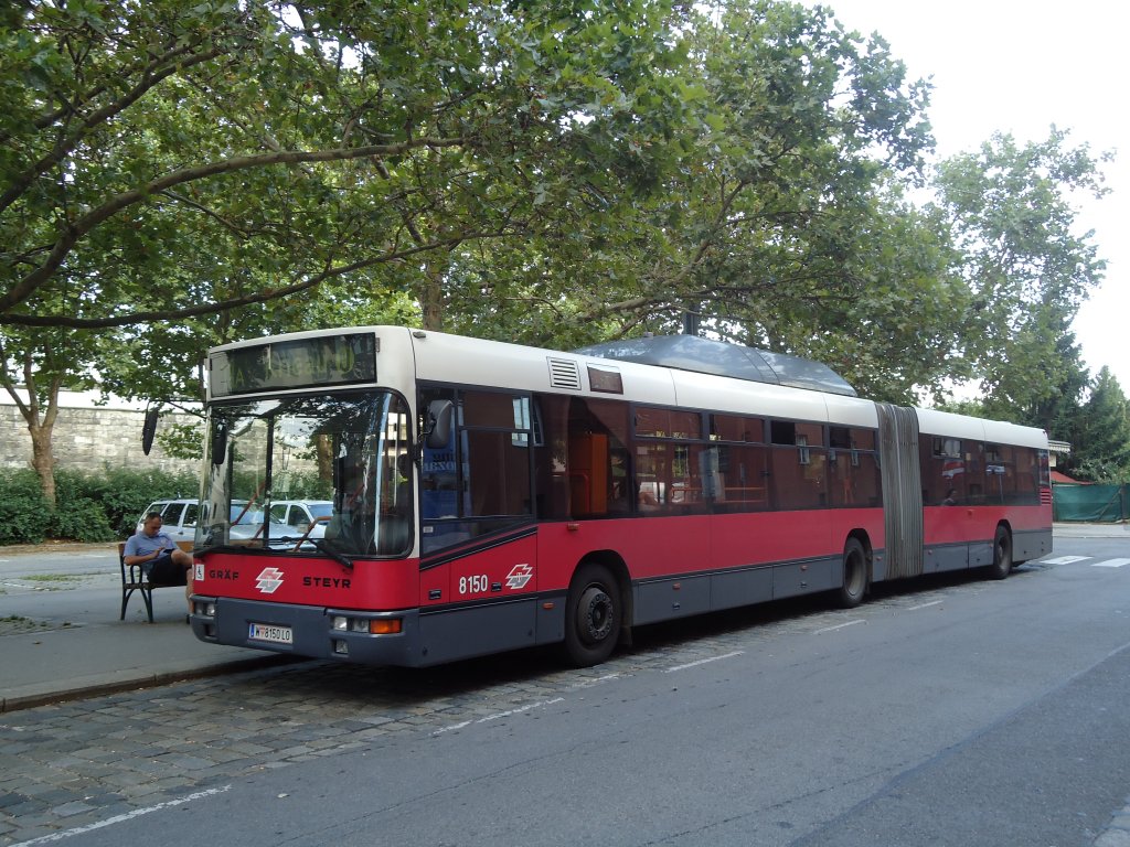 Wiener Linien Nr. 8150/W 8150 LO Grf-Steyr am 9. August 2010 Wien-Heiligenstadt, Bahnhof