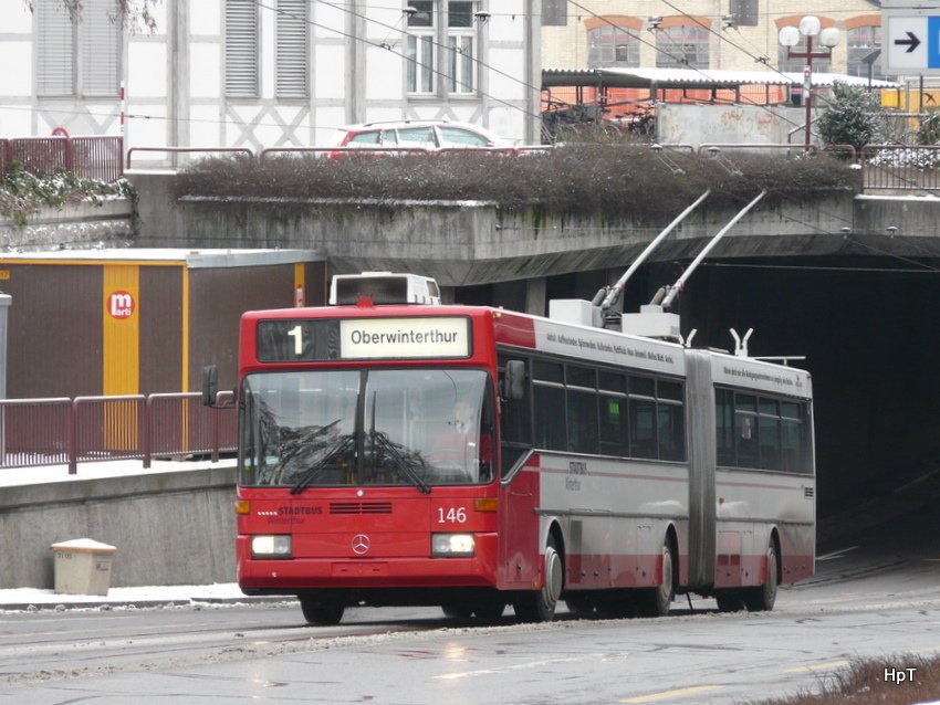 Winterthur - Mercedes O 405 GTZ Nr.146 unterwegs auf der Linie 1 in der Stadt Winterthur am 10.01.2010