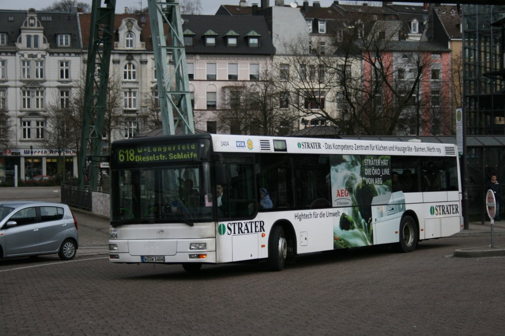 WSW 0404 (W SW 1404) mit Werbung für Sträter.
Aufgenommen am Bf Wuppertal Oberbarmen, 2712.2009.