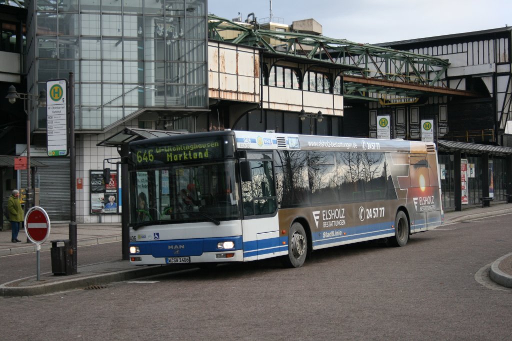 WSW 0406 (W SW 1406) mit Werbung fr das Bestattungshaus Elsholz.
Aufgenommen am BF Wuppertal Oberbarmen am 27.12.2009.
