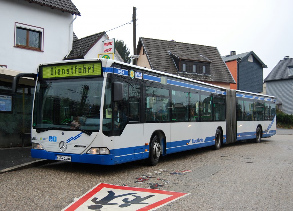 WSW 0564, ein Mercedes Citaro O530 G, aufgenommen am 27.02.2011 whrend der Sonderfahrt durchs Oberbergische in Wuppertal am Schulzentrum Sd.