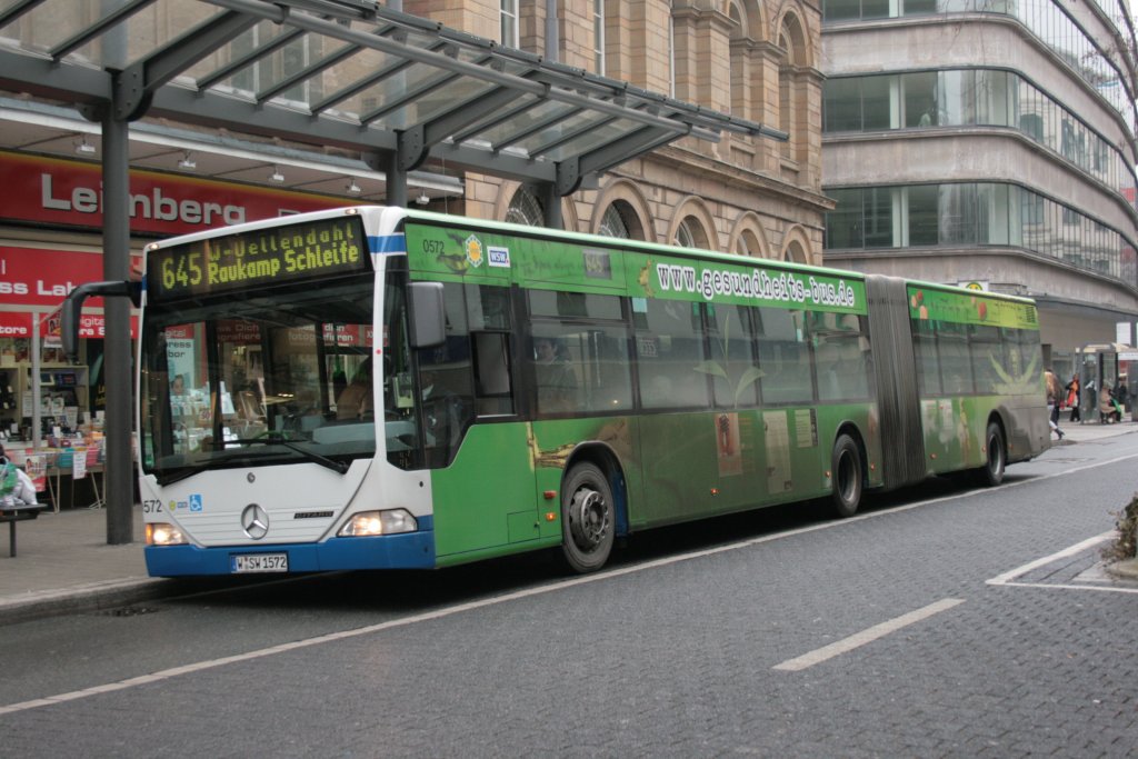 WSW 0572 (W SW 1572) mit dem Gesundheitsbus.
Aufgenommen am Wall Museum, 13.3.2010.
