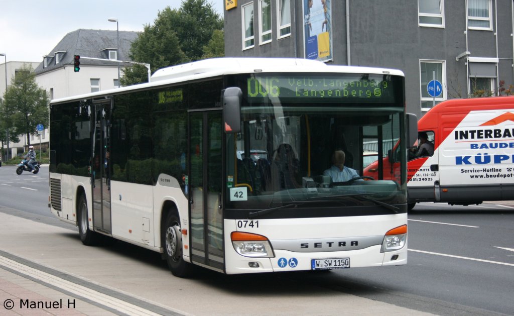 WSW 0741 (W SW 1150).
Aufgenommen am Postamt in Velbert, 1.9.2010.
Auch dieser Bus wurde von Klingenfu bernommen.