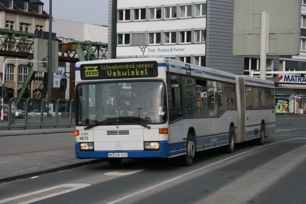 WSW 9672 (W SW 632) mit dem Schwebebahn Express am HBF Wuppertal, 17.3.2010.