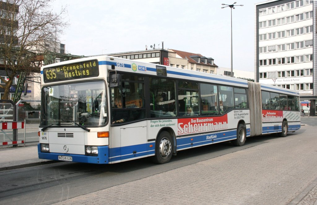 WSW 9676 (W SW 636) mit Werbung fr das Baucentrum Scheurmann.
Aufgenommen am HBF Wuppertal mit der Linie 635.
17.3.2010