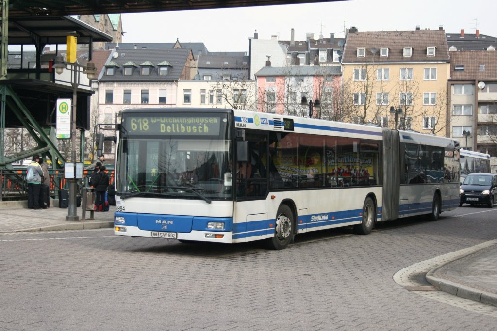 WSW 9984 (W SW 992) mit der Linie 618 am Bahnhof Oberbarmen.
17.3.2010