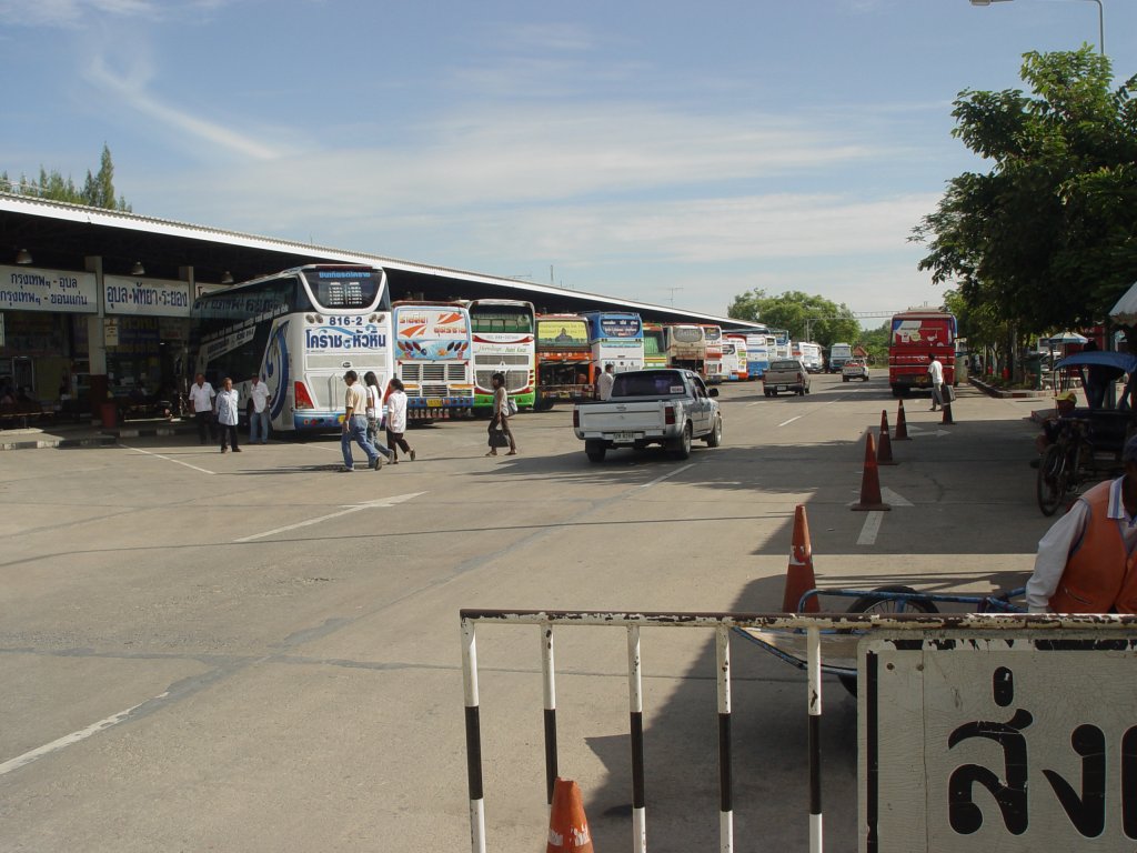 Zentraler Omnibusbahnhof in der Stadt Nakhon Ratchasima im Nordosten Thailands am 07.07.2009