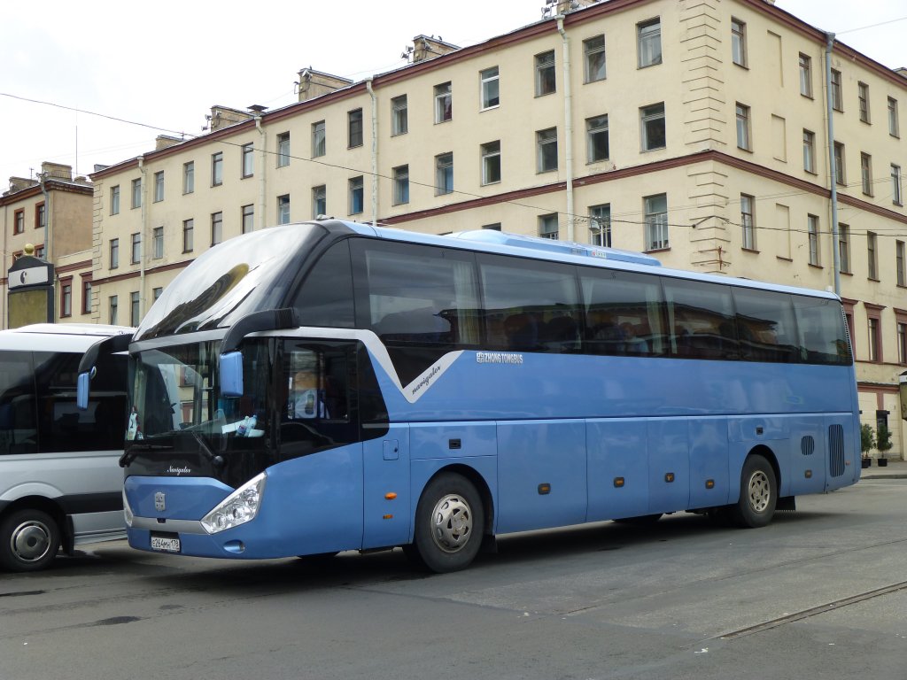ZHONG TONGBUS Navigator, chinesischer Hersteller, St. Petersburg 25.08.2012