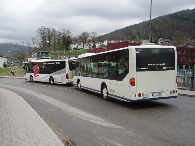 Zwei SWEG Citaro am 01.04.11 in Neckargemünd 
