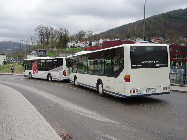 Zwei SWEG Citaro am 01.04.11 in Neckargemnd 