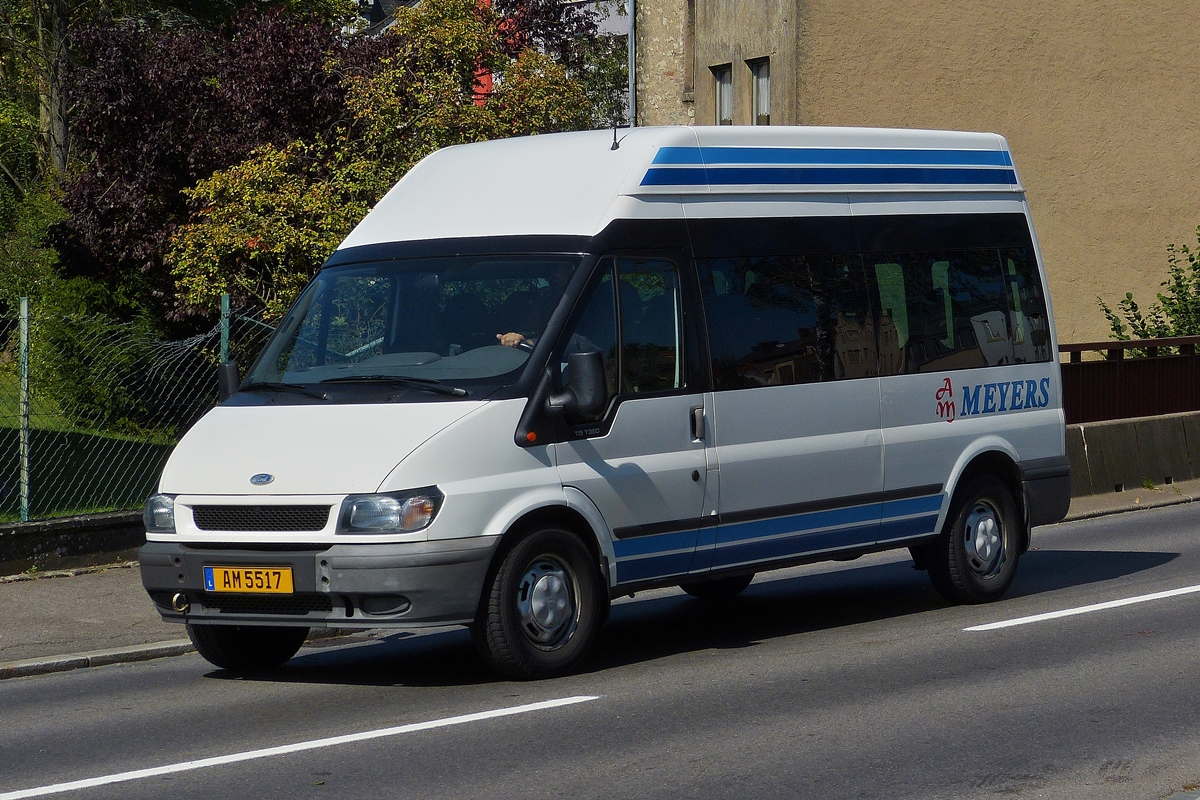 . AM 5517, Kleinbus Ford Transit des Busunternehmens Meyers, aufgenommen in den Strassen von Ettelbrck am 12.09.2014.